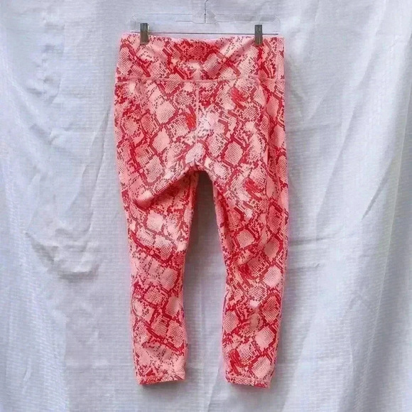 Fabletics Powerhold size XL pink/red snake print capri leggings - Picture 3 of 9